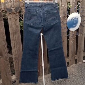 Woman's jeans, good stretch blue. Size 5. No Brand it just is 9 on the button.